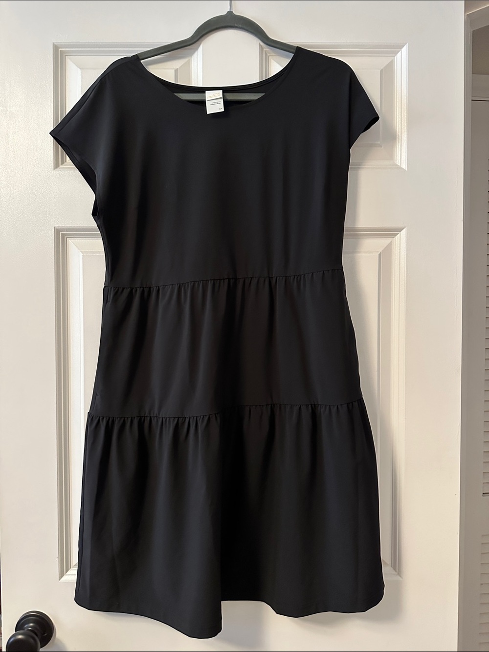 Lole women’s Black Tiered Short Sleeve Dress